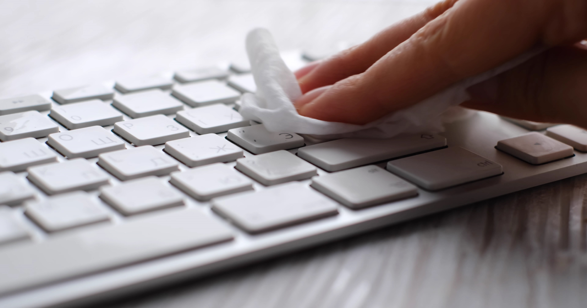 Clean keyboard with ultrasonic cleaner